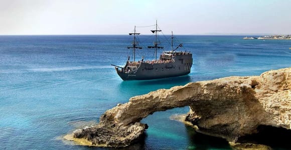Ayia Napa: Black Pearl Pirate Ship Cruise with Lunch