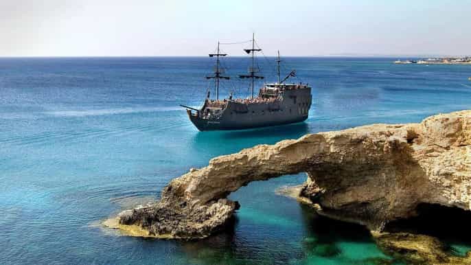 Ayia Napa: Black Pearl Pirate Ship Cruise with Lunch