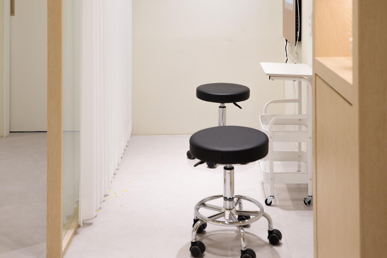 Seoul: Sola Spa Myeongdong Body Scrub, Scalp & Facial Care Healing Combo: Foot Bath, Massage Chair, K-Dessert & Drink
