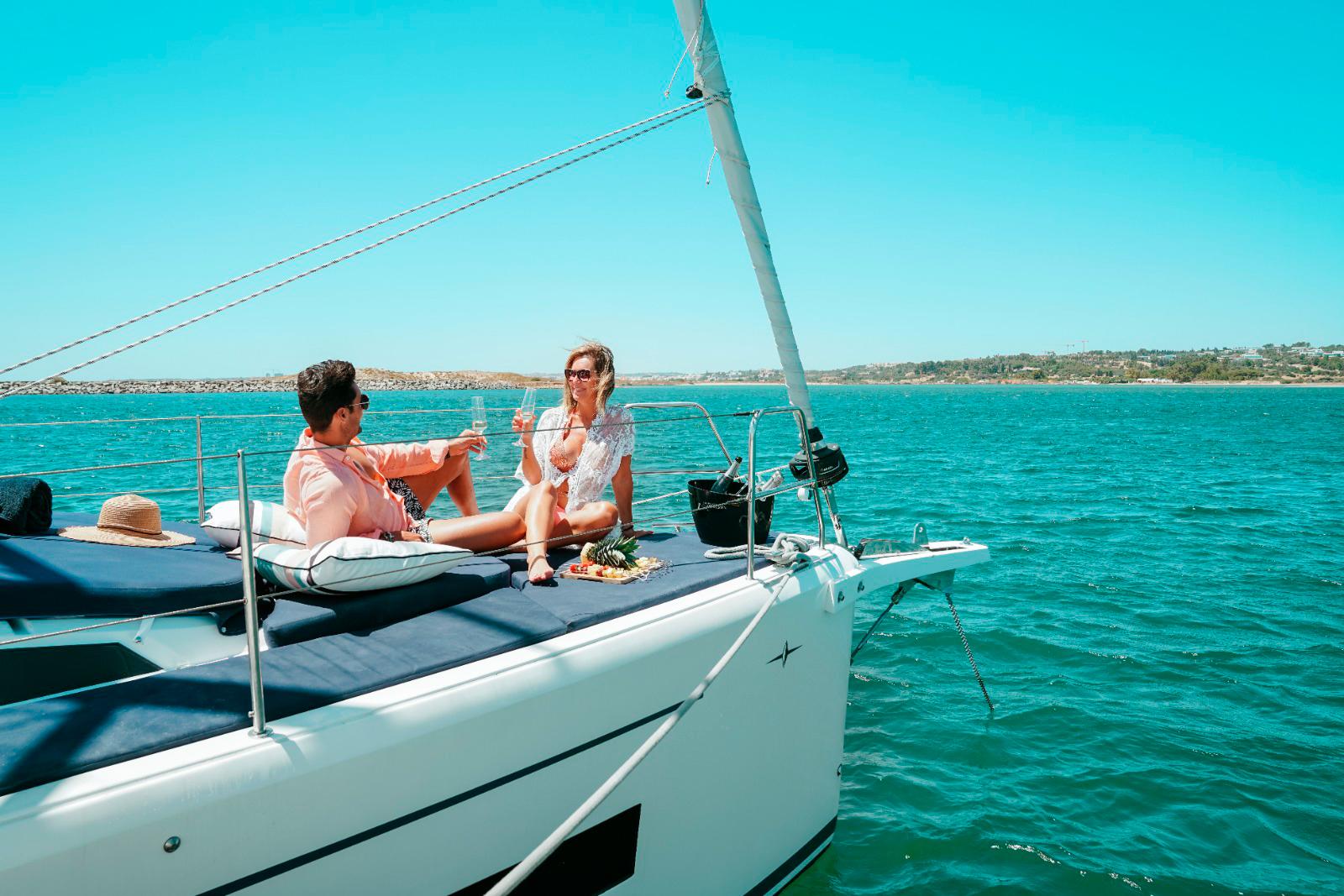 Portimao: Halbtägige Segelyachtfahrt zu den Benagil-Höhlen