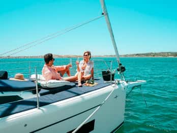 Portimao: Crucero de medio día en velero a las Cuevas de Benagil