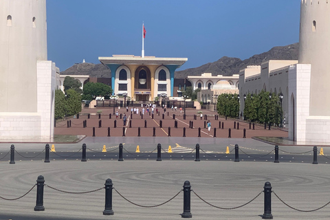 Muscat: Private City Highlights Tour With Pick-up/Drop-off