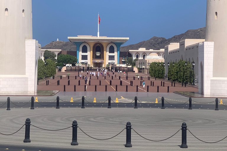 Muscat: Private City Highlights Tour With Pick-up/Drop-off