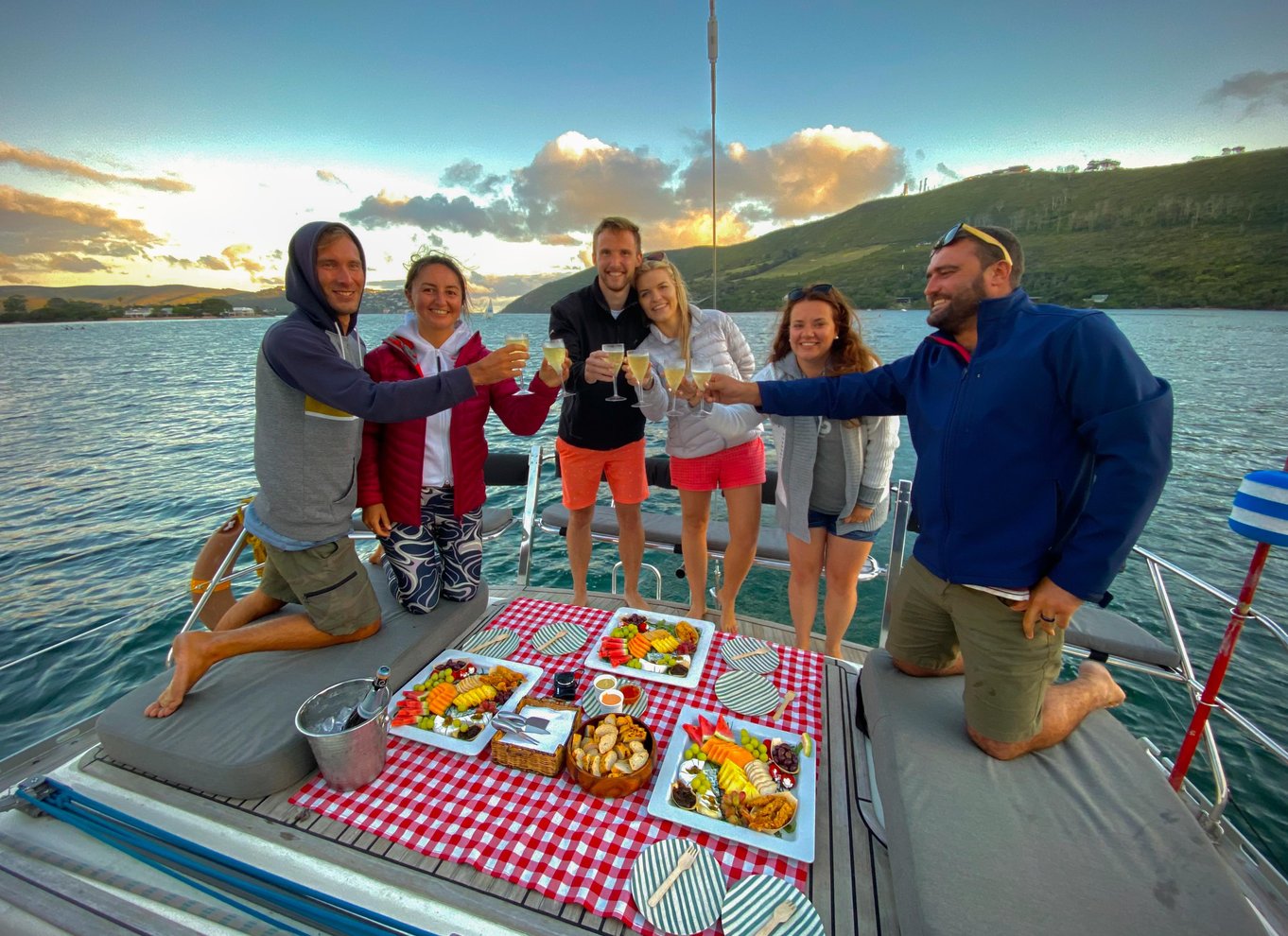 Knysna Sunset Sailing Cruise med let middag og vin