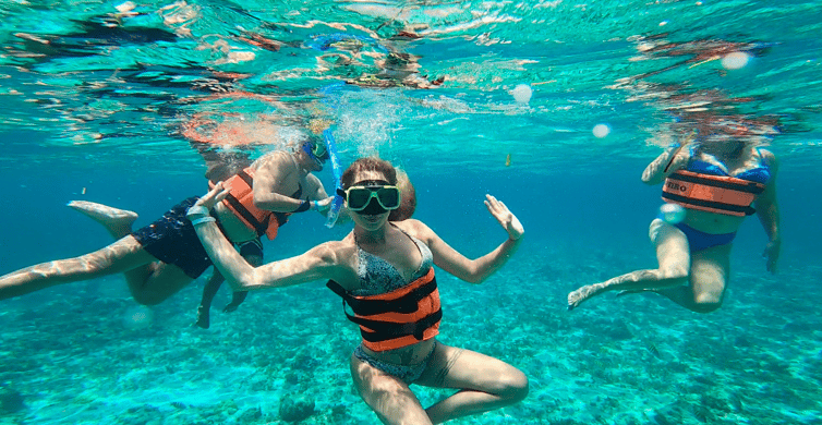 Isla Mujeres Catamaran, Snorkel & Buffet Lunch