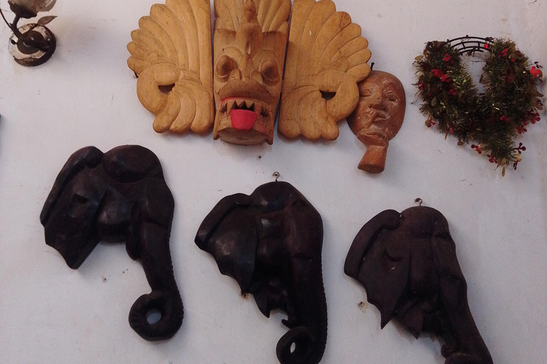 Galle: Traditional Wood Carving and Painting Workshop