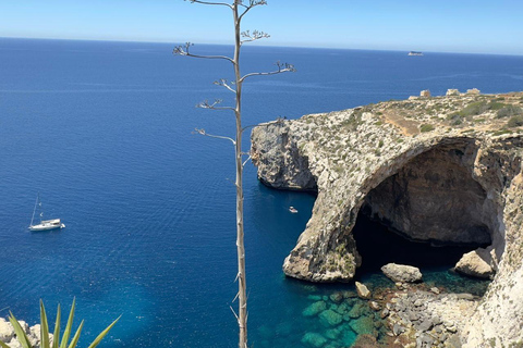 Southern Beauties: Marsaxlokk and Blue Cave TOUR IN PORTUGUESE