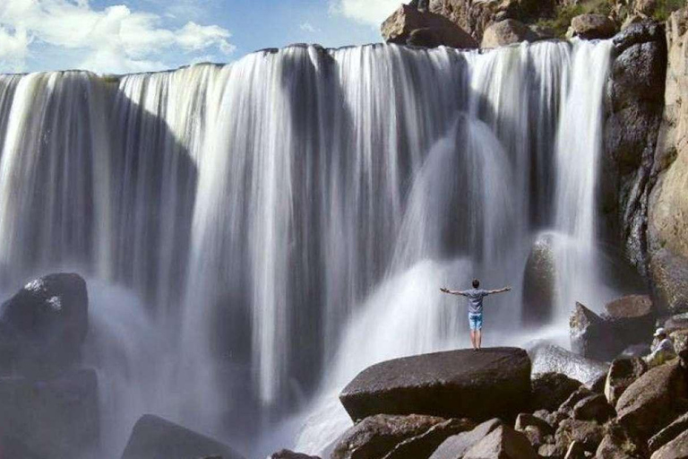 Giornata avventurosa ad Arequipa: cascata di Pillones e foresta rocciosa