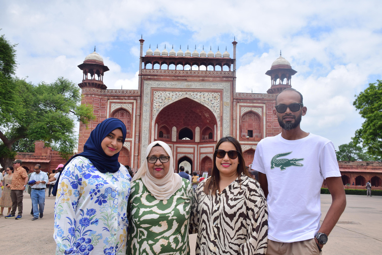 From Delhi: Taj Mahal & Agra Trip by Gatimaan Express Train All Inclusive Chair Car Train, Car, Guide, Ticket, Lunch