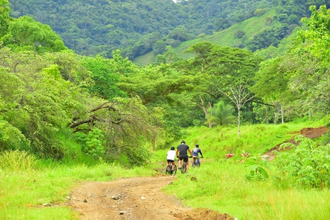 Playa Herradura: recorrido en bicicleta de montaña por la selva y las cascadas