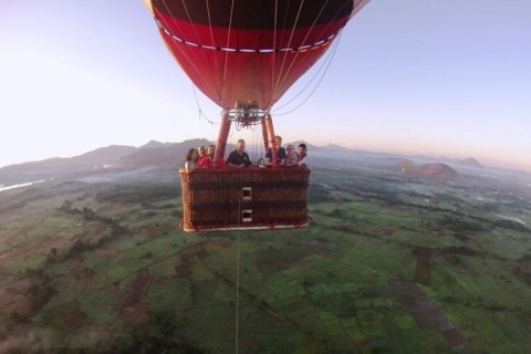Lot balonem na ogrzane powietrze w Dambulli
