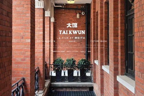 From Shenzhen: Hong Kong Heritage, Skyline & Harbour View Guide for other languages