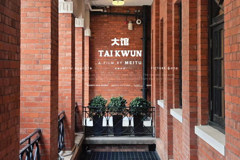 From Shenzhen: Hong Kong Heritage, Skyline & Harbour View Guide for other languages