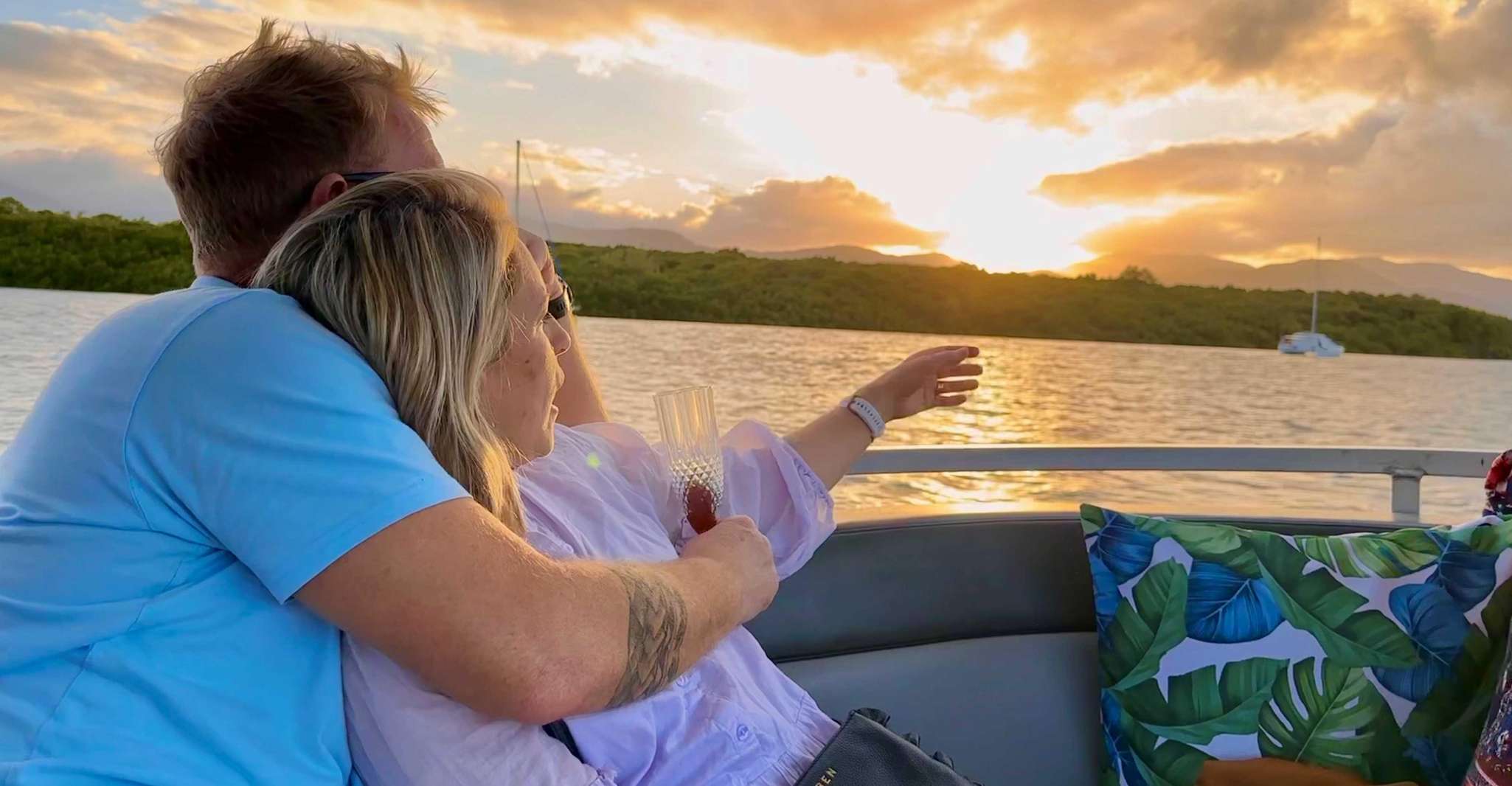 Cairns, Sunset River Cruise con snack e bevande - Hizvo