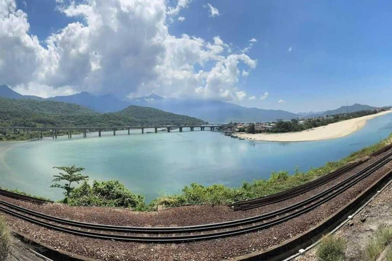 Hue: Puerto de Chan May a Ciudadela de Hue y Estación TurísticaTour privado con almuerzo