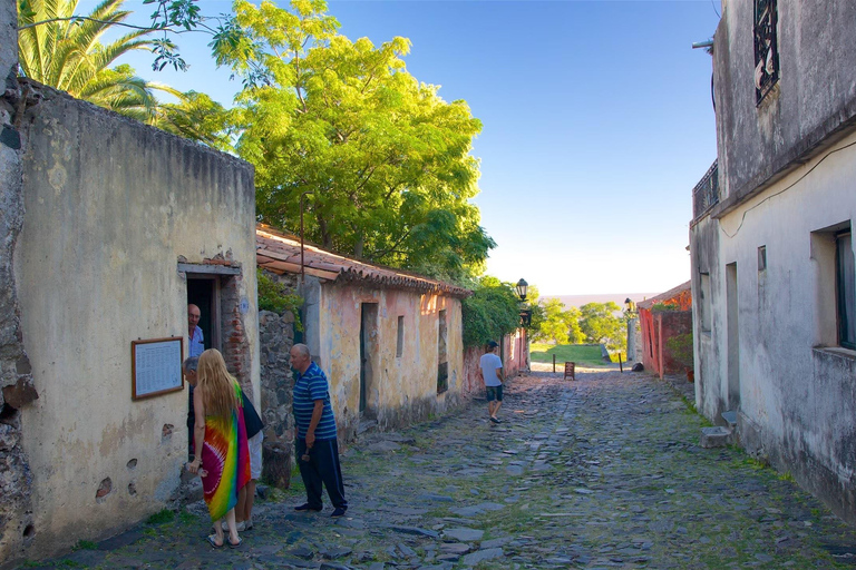 Experiencia Barrio Sur Histórico - entre conventillos y prostíbulosPaseo a pie por el Casco Histórico de Colonia del Sacramento