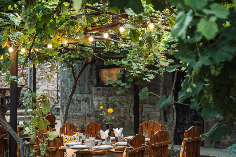 Yerevan: Wine Night Tour with Retro Car Transfers & Photos