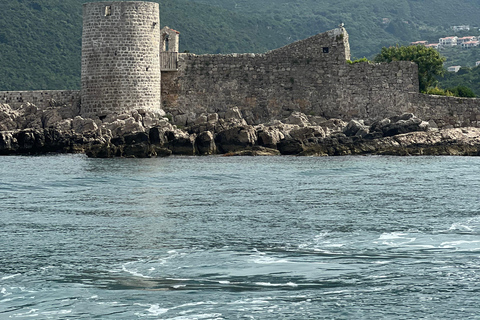 Paraíso Azul: recorrido en barco por la cueva Azul y la bahía de Kotor