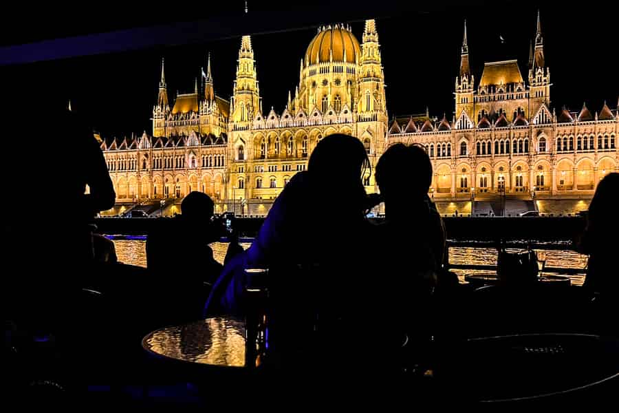 Budapest: Schlichte Sightseeing-Bootsfahrt im Stadtzentrum (d8). Foto: GetYourGuide