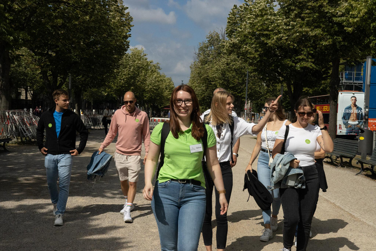 Berlin: City tour at night with illuminated sights
