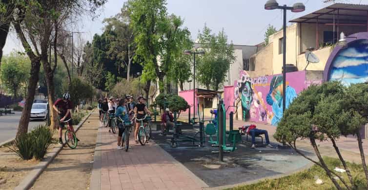 Mexico City: Art Naco, murals & street art bike tour photo 12
