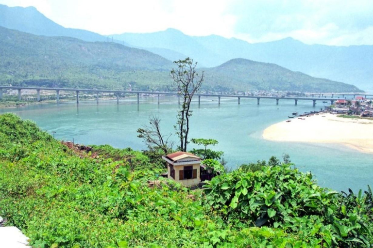 De Hue à Hoi An en voiture privée via le col de Hai Van et le pont d'or