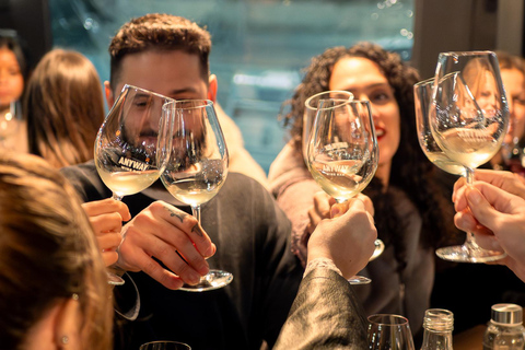Málaga: Tasting of 6 Malaga Wines with Pairings at the Port of Málaga Málaga: Tasting of 6 Malaga wines with pairings at the Port of Málaga