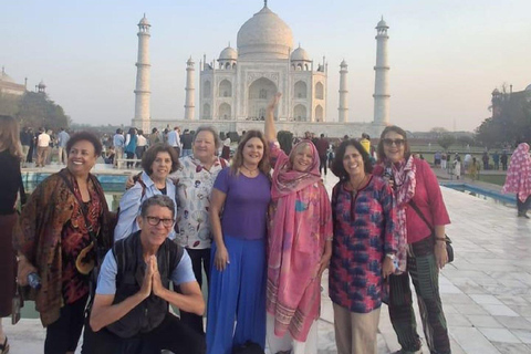 From Delhi: Taj Mahal Day Trip by AC Car with 5-Star Lunch All-Inclusive Tour: AC Car, Guide, 5-Star Meal & Tickets