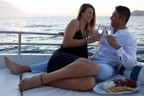 Cabo San Lucas: Romantic Dinner on a Private Yacht