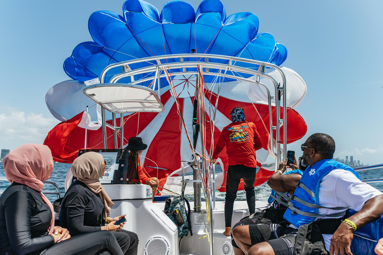 Miami: Parasailing-Erlebnis in der Biscayne BayMiami: Parasailing-Fahrt (Extra $50+Steuer fällig beim Check-in)