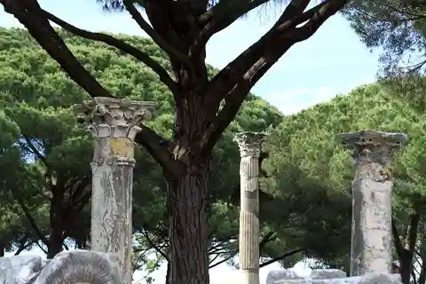 Hidden City Guided ENGLISH Tour with Transfer