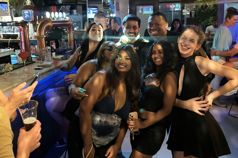 Izmir: Pub Crawl with Drinks and Games