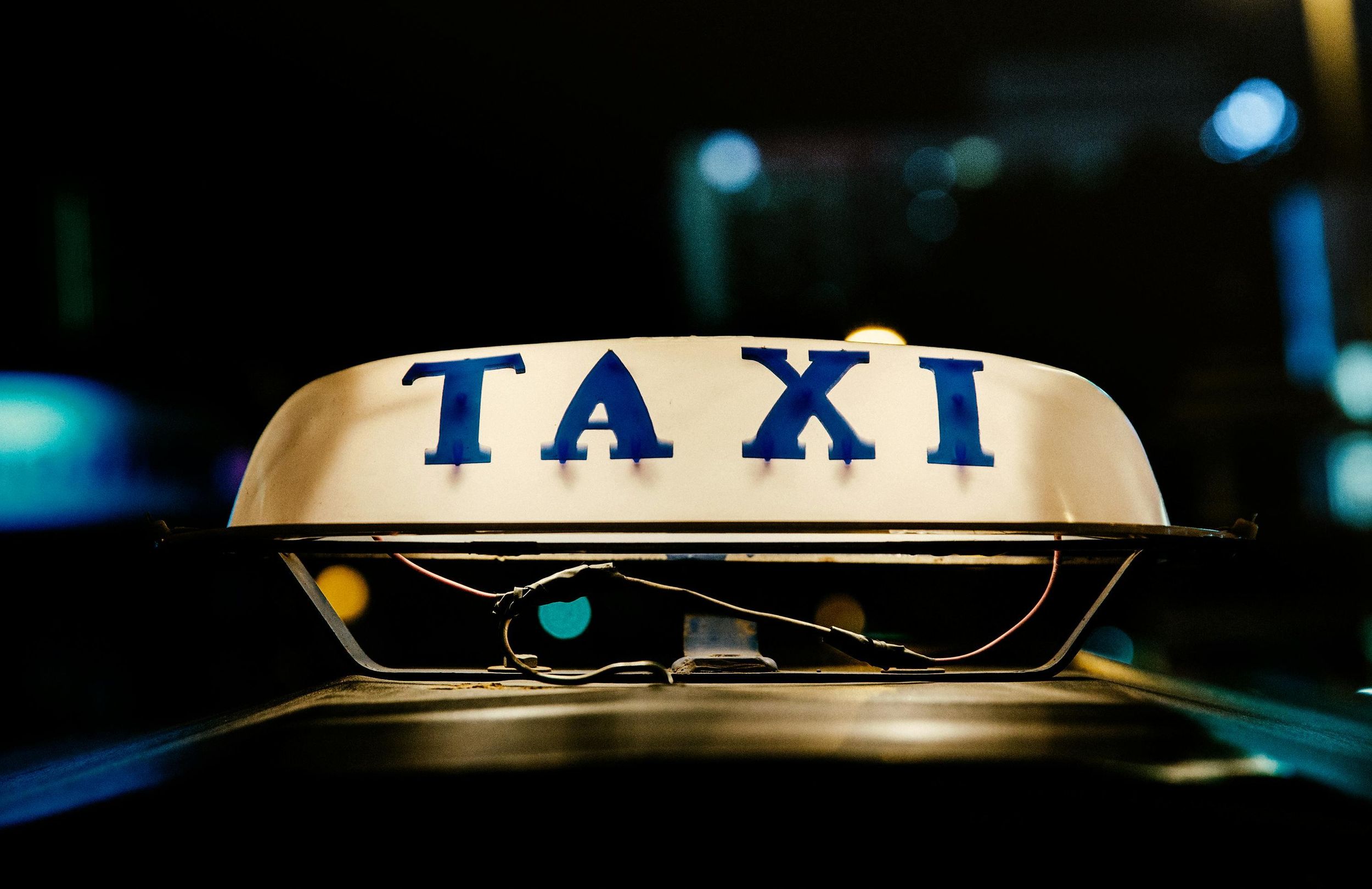Delhi IGI Flughafen: Privater Transfer von/nach Neu-Delhi und Agra