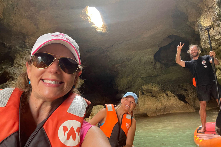 Benagil : Visite guidée en kayak à l&#039;intérieur des grottes et Praia da Marinha.