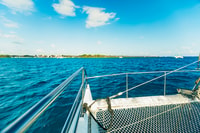 Punta Cana, bote de catamarán a la isla de Saona con almuerzo buffet - Housity