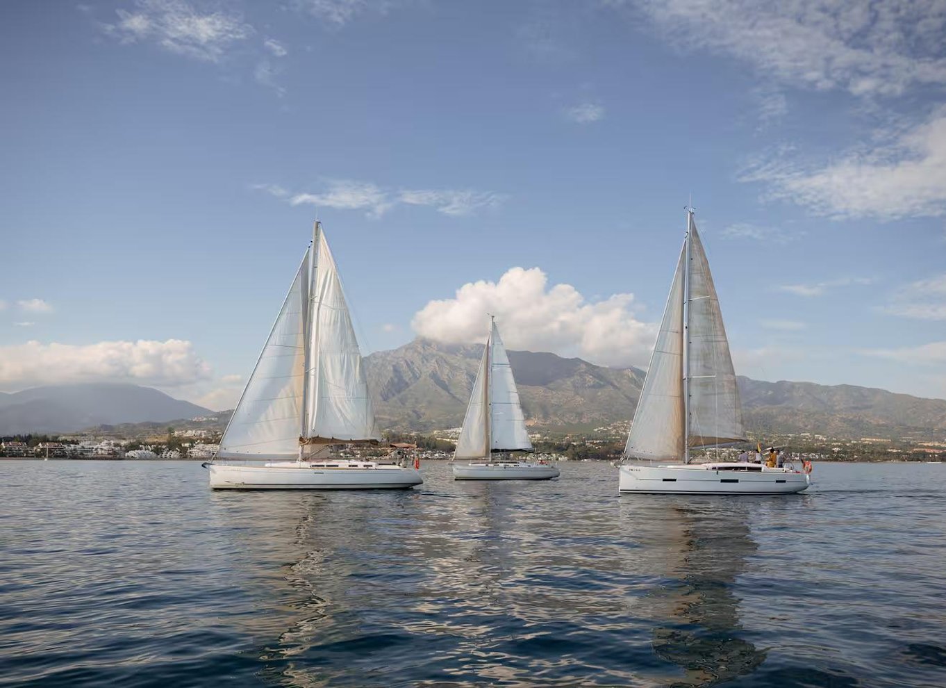 Marbella: Sejlads og delfinkiggeri med snacks og drinks