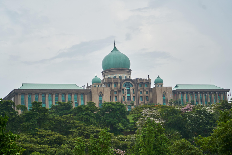 From Kuala Lumpur: Putrajaya Tour with Lake Cruise Shared Experience