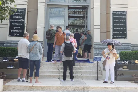Private Half Day Trip to Genocidal Museum & Killing Field