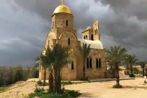 Tour privato di un giorno del sito del Battesimo e del Mar Morto da Amman