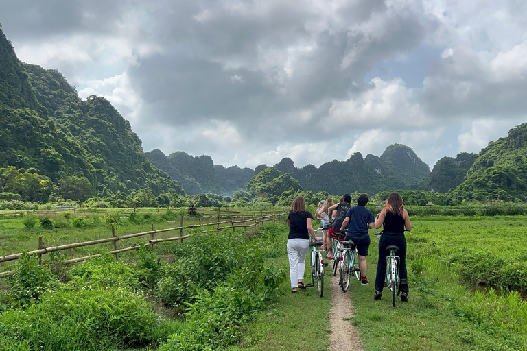 2-tägige Ha Long Bay Island Cruise Tour mit einem 3-Sterne-Kreuzfahrtschiff
