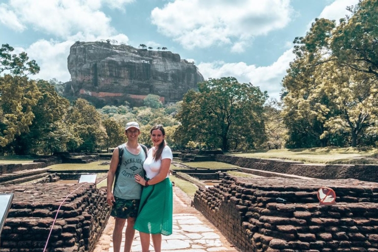 Depuis Colombo : Excursions d'une journée dans les parcs de Sigiriya, Dambulla et Minneriya