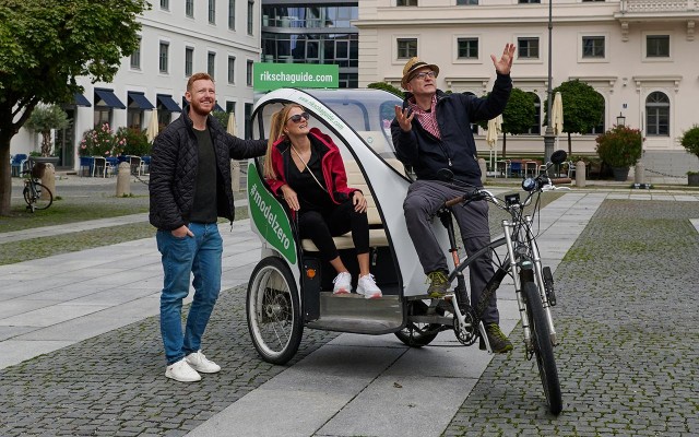 Visit Munich: Old Town and English Garden Rickshaw Tour in Munich