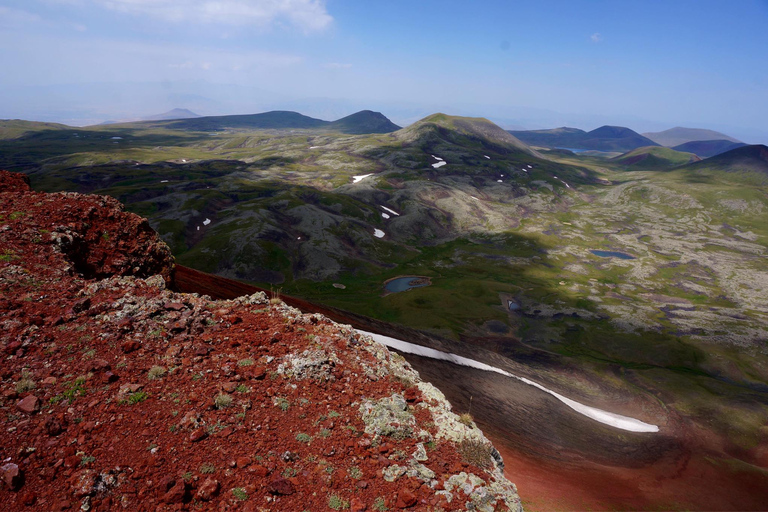 Yerevan: Azhdahak Mountain Hike with Jeep Ride