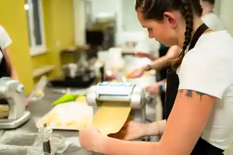 Milan: Pasta, Gnocchi and Tiramisù Cooking Class with Wine