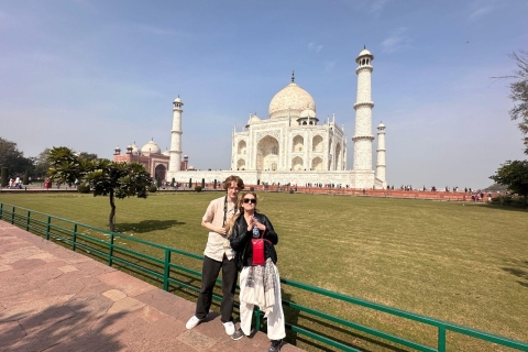 From Delhi: Taj Mahal & Agra Tour by Gatimaan Express Train 2nd Class Train with Car and Guide