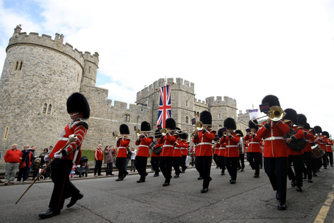 London: Stonehenge, Windsor Castle &amp; Oxford Chinese Day Trip