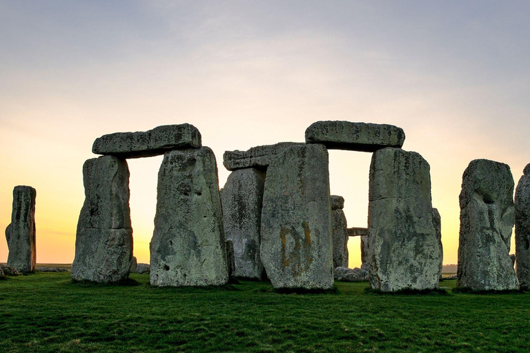 Stonehenge e Bath: Tour di un giorno intero in pullman da LondraTour con ingresso a Stonehenge