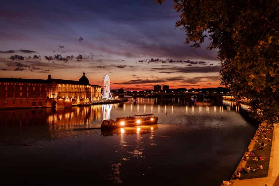 Sunset-Kreuzfahrt in Toulouse: Entdecken Sie die Rosa Stadt bei Sonnenuntergang. Foto: GetYourGuide Sunset-Kreuzfahrt in Toulouse: Entdecken Sie die Rosa Stadt bei Sonnenuntergang. Foto: GetYourGuide
