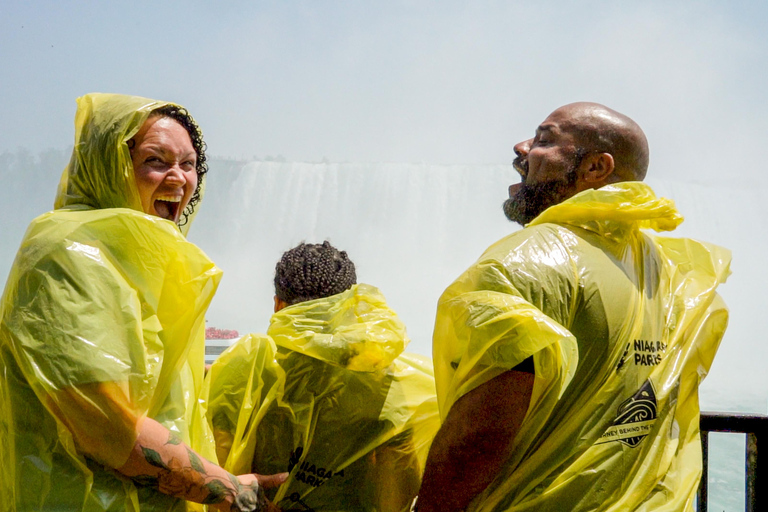 加拿大尼亚加拉瀑布：精华游+乘船巡游加拿大尼亚加拉瀑布之旅：瀑布后方探秘与乘船游览