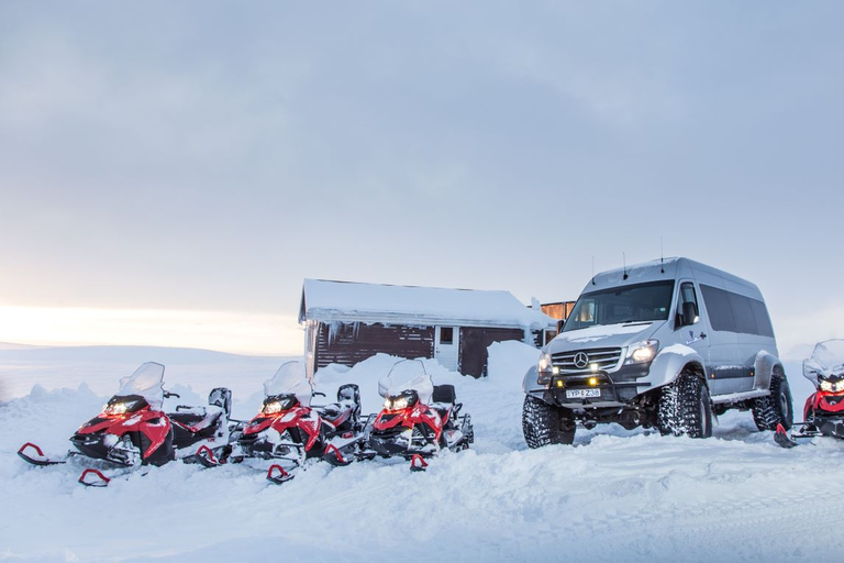 Reykjavík: Langjökull-Gletscher Schneemobil-Tour mit Eishöhle